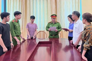 Cơ quan Cảnh sát điều tra Công an huyện Yên Sơn đọc lệnh bắt tạm giam đối tượng Nguyễn Văn Bằng.