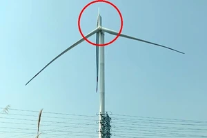 Cánh quạt điện gió thuộc Dự án Nhà máy điện gió Ia Le 1 bất ngờ gãy gập do gặp sự cố.