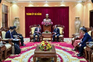 Đồng chí Nguyễn Văn Quảng, Bí thư Thành ủy Đà Nẵng chủ trì tiếp ngài Đại sứ Nhật Bản tại Việt Nam thăm và làm việc tại Đà Nẵng. 