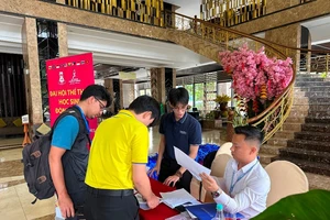 Đại biểu các Đoàn tham dự Đại hội Thể thao học sinh Đông Nam Á bắt đầu check-in tại khách sạn Mường Thanh Grand Đà Nẵng chiều ngày 29/5. (Ảnh: ANH ĐÀO)