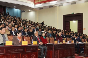 Các đại biểu dự hội nghị tại điểm cầu Nhà văn hóa trung tâm tỉnh.