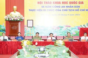 Đoàn Chủ tịch Hội thảo.