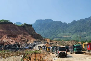 Mỏ sét của Công ty Thành Thắng đang khai thác tại xã Khoan Dụ, huyện Lạc Thủy, tỉnh Hòa Bình.