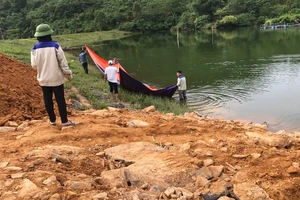 Triển khai kịp thời phương án khắc phục sự cố xói lở công trình hồ Nà Tằm, xã Cao Sơn, huyện Đà Bắc, Hòa Bình.