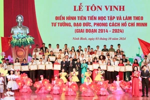 21 tập thể, 44 cá nhân điển hình tiên tiến được tôn vinh và biểu dương tại buổi lễ.