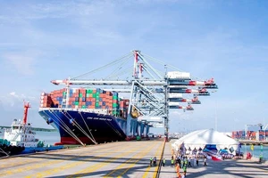 Tàu container lớn nhất thế giới cập cảng Cái Mép, thị xã Phú Mỹ, tỉnh Bà Rịa-Vũng Tàu.