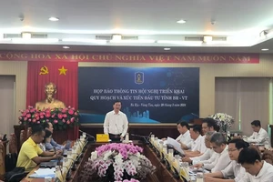 Đồng chí Nguyễn Công Vinh, Phó Chủ tịch Ủy ban nhân tỉnh chủ trì buổi họp báo.