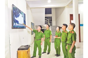 Công an phường An Hưng phát huy hiệu quả hệ thống camera trong giữ gìn an ninh trật tự địa bàn.