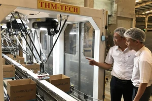 Kỹ sư Cao Minh Hòa chia sẻ quá trình chế tạo Hệ thống robot gắp bịch và đóng thùng tự động.