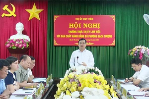 Bí thư Thị ủy Duy Tiên Nguyễn Văn Lượng phát biểu chỉ đạo tại Hội nghị Thường trực Thị ủy làm việc với Ban Chấp hành Đảng bộ phường Bạch Thượng.