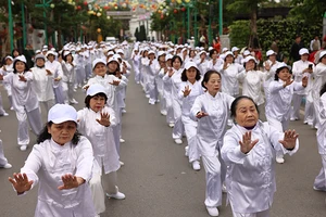 Chương trình ngày hội rèn luyện sức khỏe người cao tuổi Hà Nội để lại nhiều ấn tượng đặc biệt.