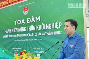 Bí thư Trung ương Đoàn Ngô Văn Cương phát biểu khai mạc toạ đàm.