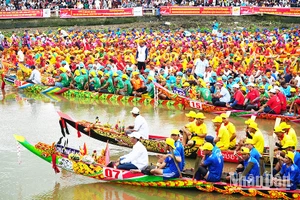 Hơn 4.000 nam, nữ vận động viên đã thi tài sôi nổi tại giải đua ghe Ngo tỉnh Sóc Trăng năm 2023.