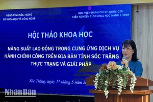 Tiến sĩ Nguyễn Thị Hà - Học viện Hành chính Quốc gia phát biểu tại Hội thảo.