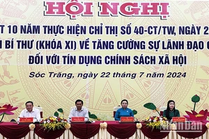 Các đồng chí chủ trì Hội nghị Tổng kết 10 năm thực hiện Chỉ thị số 40-CT/TW.