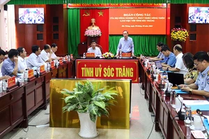 Thứ trưởng Phùng Đức Tiến phát biểu tại buổi làm việc.