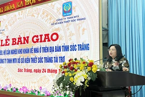 Phó Bí thư Thường trực Tỉnh ủy Sóc Trăng Hồ Thị Cẩm Đào kêu gọi chung tay xóa nhà tạm cho người nghèo.