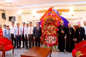 Phó Thủ tướng Trần Lưu Quang chúc mừng Giáng sinh 2023 tại Tòa Giám mục Giáo phận Xuân Lộc.