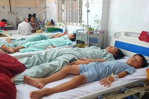 Các trường hợp nghi ngộ độc sau khi ăn bánh mì được điều trị tại Bệnh viện đa khoa khu vực Long Khánh.