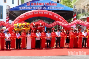 Lãnh đạo tỉnh Đồng Nai, thành phố Biên Hòa cắt băng khánh thành Trường mầm non Ngôi Sao tại phường Long Bình Tân.