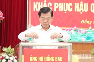 Bí thư Tỉnh ủy Đồng Nai Nguyễn Hồng Lĩnh tham gia đóng góp ủng hộ đồng bào các tỉnh phía bắc khắc phục hậu quả bão số 3.