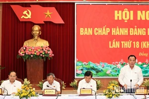 Phó Bí thư Tỉnh ủy, Chủ tịch Ủy ban nhân dân tỉnh Đồng Nai Võ Tấn Đức phát biểu tại Hội nghị Ban Chấp hành Đảng bộ tỉnh Đồng Nai vào chiều 10/12.