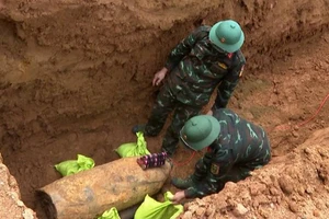 Quả bom lớn còn sót lại sau chiến tranh được phát hiện tại thị trấn Nông trường Việt Trung (Quảng Bình).