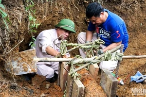 Quả bom lớn sót lại sau chiến tranh được phát hiện trong vườn một nhà dân ở xã Yên Hóa, huyện Minh Hóa, tỉnh Quảng Bình.