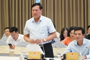 Thứ trưởng Y tế Đỗ Xuân Tuyên phát biểu tại họp báo.