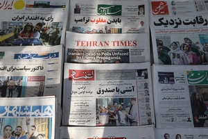 Báo chí Iran đưa tin về cuộc bầu cử tổng thống, Tehran, Iran, ngày 29/6/2024. (Ảnh: WANA/Reuters) 