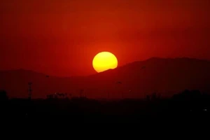 Mặt trời lặn trong một đợt nắng nóng ở Mexicali, Mexico, ngày 5/7/2024. (Ảnh: Reuters) 