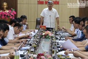 Đồng chí Lò Văn Tiến, Phó Chủ tịch Ủy ban nhân dân tỉnh Điện Biên kết luận cuộc họp Ban Chỉ đạo thực hiện các dự án đầu tư trồng mắc ca trên địa bàn tỉnh. 