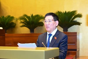 Bộ trưởng Tài chính Hồ Đức Phớc trình bày Báo cáo về công tác thực hành tiết kiệm, chống lãng phí năm 2023 tại Kỳ họp thứ 7, Quốc hội khóa XV. (ẢNH: LINH KHOA)