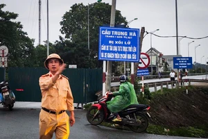 Sau sự cố sập cầu Phong Châu, Cục Đường bộ Việt Nam đã đề nghị Sở Giao thông vận tải tỉnh Phú Thọ xem xét tạm dừng khai thác cầu Trung Hà.