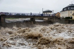 Nước sông tại Romania dâng cao, gây ngập lụt. (Ảnh: Reuters)