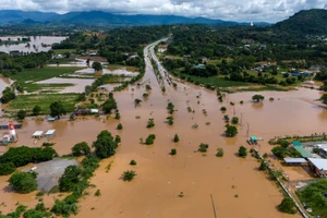 Một ngôi làng tại tỉnh Chiang Rai, phía bắc Thái Lan bị ngập lụt nghiêm trọng do ảnh hưởng của siêu bão Yagi. (Ảnh: Reuters)