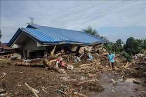 Hiện trường vụ lở đất do bão tại tỉnh Batangas, Philippines, ngày 25/10/2024. Ảnh: THX/TTXVN 