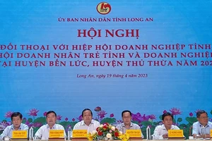 Lãnh đạo Long An đối thoại với Hiệp hội doanh nghiệp, Hội doanh nhân trẻ, doanh nghiệp tại huyện Bến Lức, Thủ Thừa, tỉnh Long An. 