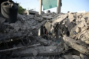 Ngôi nhà bị phá hủy sau cuộc không kích của Israel xuống Rafah, Dải Gaza, ngày 19/4/2024. (Ảnh: THX/TTXVN)
