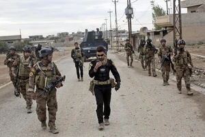 Binh sĩ Iraq trong chiến dịch truy quét IS tại khu vực Gogjali, Mosul ngày 2/11/2026. (Nguồn: AP/TTXVN)