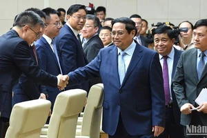 Thủ tướng Phạm Minh Chính với các doanh nghiệp Trung Quốc tiêu biểu trong lĩnh vực phát triển kinh tế xanh, kinh tế số.
