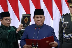 Ông Prabowo Subianto tuyên thệ tại lễ nhậm chức.