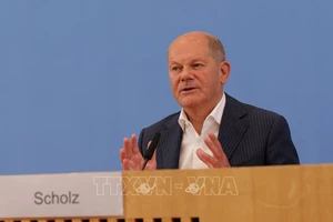 Thủ tướng Đức Olaf Scholz phát biểu tại cuộc họp báo ở Berlin. (Ảnh: THX/TTXVN)