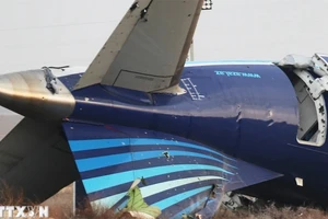 Hiện trường vụ rơi máy bay của Hãng hàng không Azerbaijan Airlines ở gần thành phố Aktau, Kazakhstan ngày 27/12/2024. (Ảnh: AA/TTXVN)