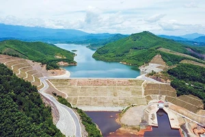 Với dung tích chứa 775 triệu m3, hồ Ngàn Trươi đóng vai trò quan trọng trong việc giảm lũ các huyện vùng hạ du.