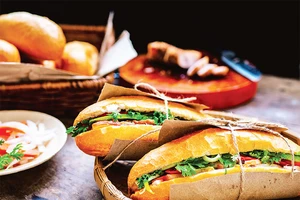Bánh mì kẹp thịt là món ăn đường phố hấp dẫn thực khách hàng đầu thế giới. 
