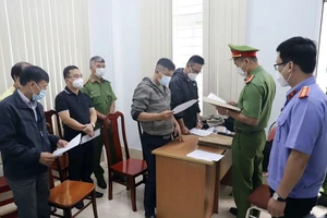Cơ quan Cảnh sát điều tra, Công an tỉnh Đắk Nông đã khởi tố, bắt tạm giam một số cán bộ, công chức sai phạm trong việc bồi thường đất đai.
