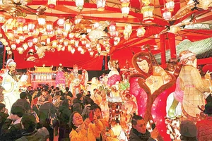 Lễ hội đèn lồng được tổ chức tại thành phố Nagasaki, Nhật Bản. (Ảnh JAPANNEWS)