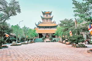 Nét đẹp bình yên của chùa gốm Tiêu Dao ở xã Bát Tràng.
