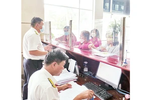 Doanh nghiệp làm thủ tục kê khai thuế tại Cục Thuế Thành phố Hồ Chí Minh.
